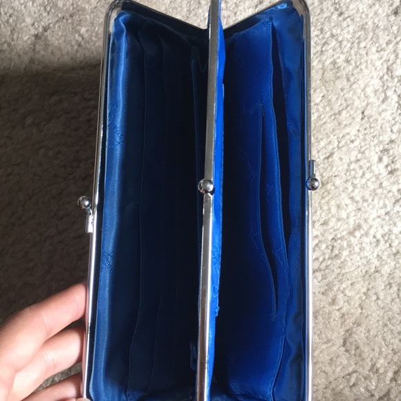 Vera Bradley clutch - Picture 6 of 6